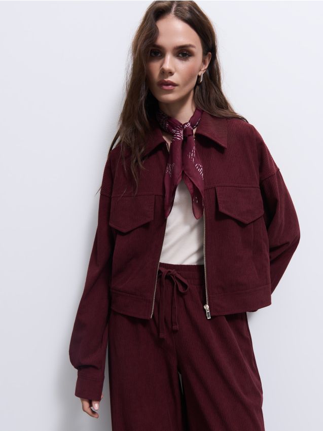 Jachetă intermediară