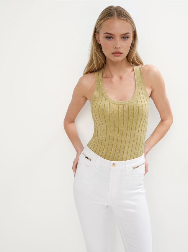 Top cu fir metalic