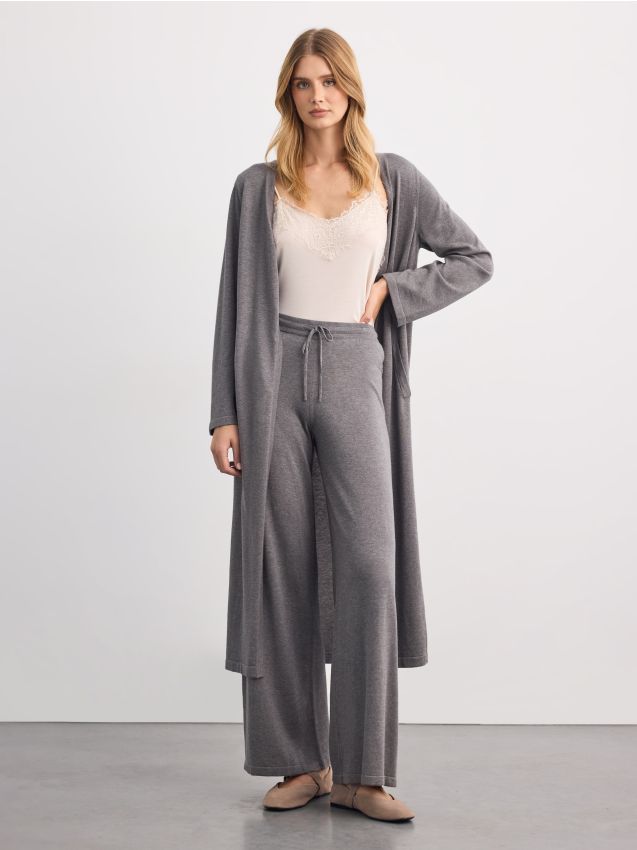 Pantaloni cu croi larg
