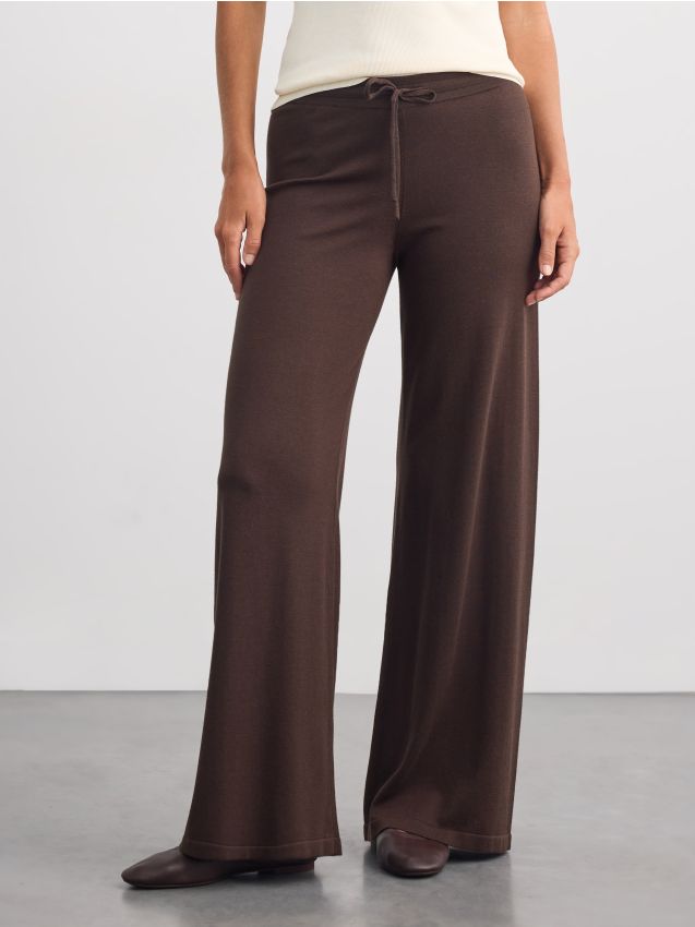 Pantaloni cu croi larg