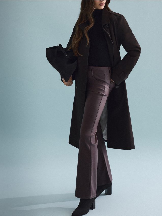 Pantaloni flare