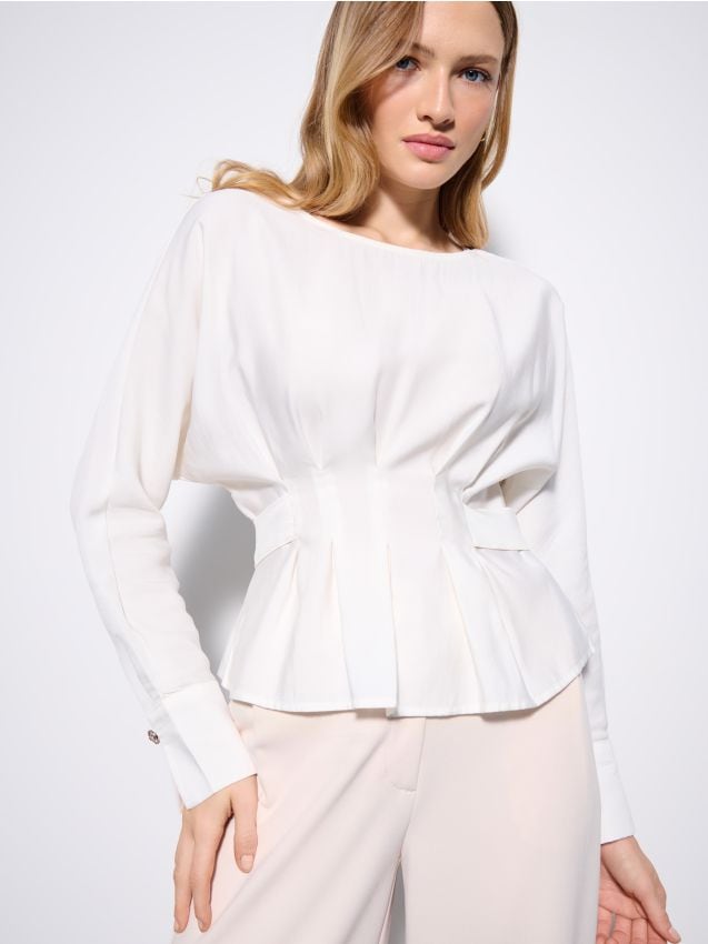 Bluză cu fundiță la gât