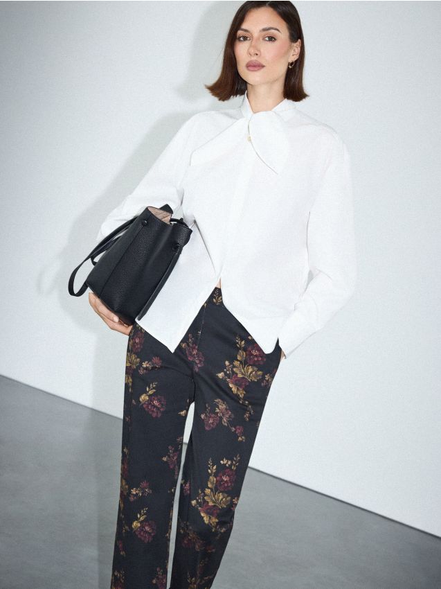 Pantaloni cu model