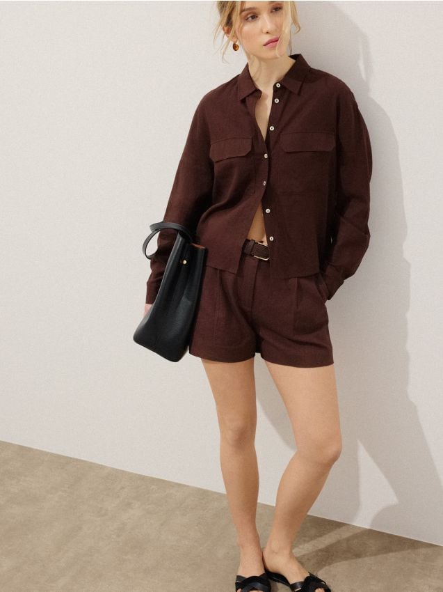 Pantaloni scurți cu dungă