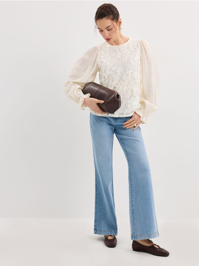 Bluză ușoară cu dantelă