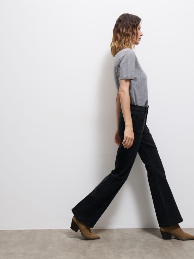 Blugi flare cu talie înaltă