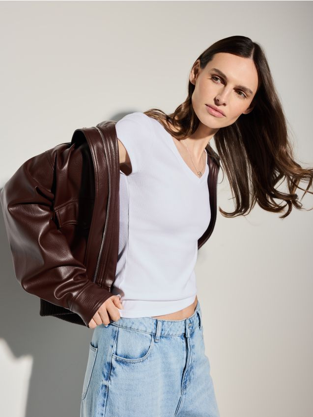 Tricou cu decolteu în V