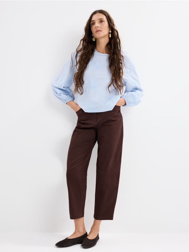 Bluză cu broderie decorativă