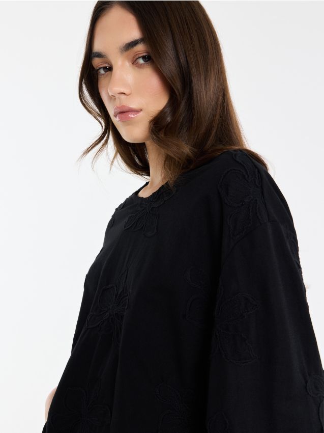 Bluză cu broderie decorativă