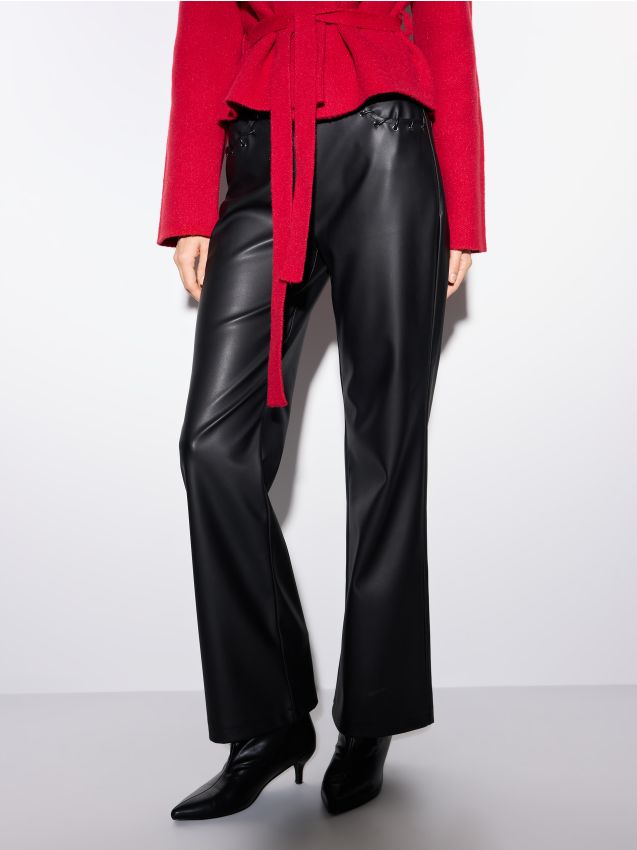 Pantaloni flare