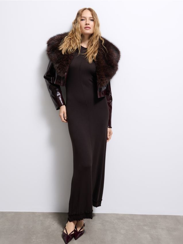 Jakna s krznenom kragnom