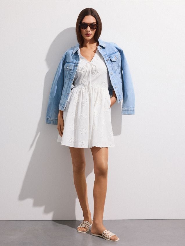Rochie mini cu broderie