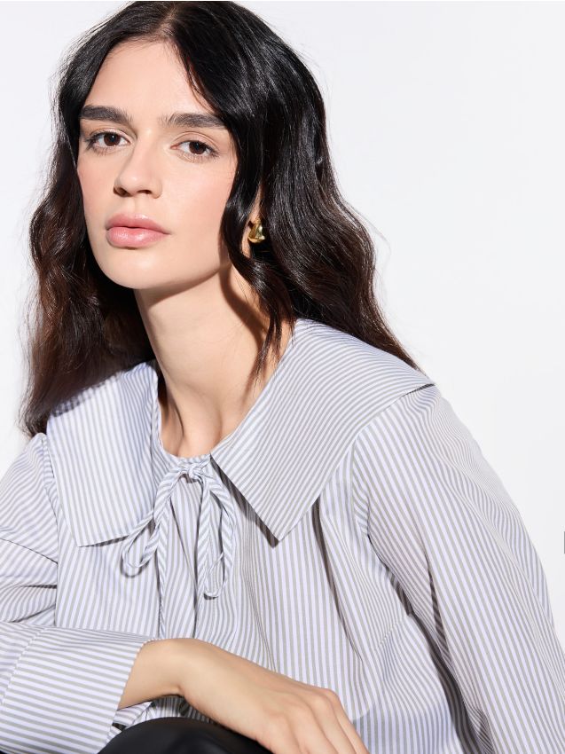 Bluză cu guler decorativ