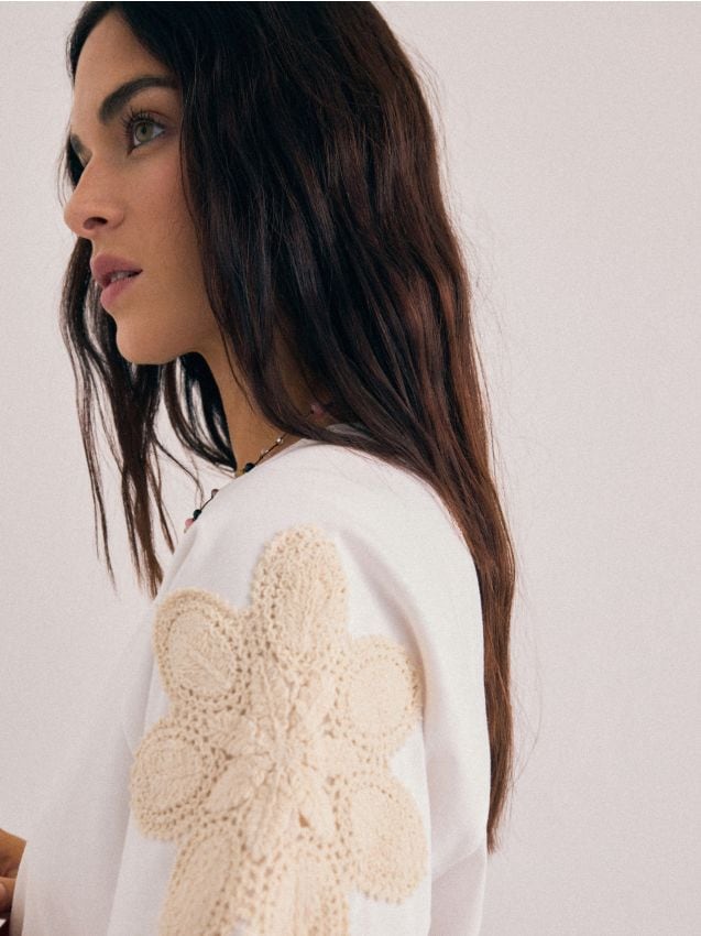 Mohito - Тениска с апликация - кремaво