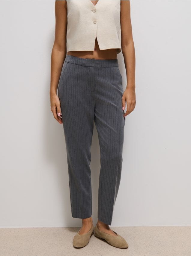 Pantaloni țigaretă
