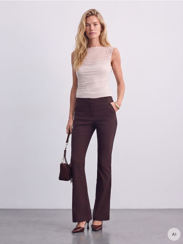 Pantaloni evazați