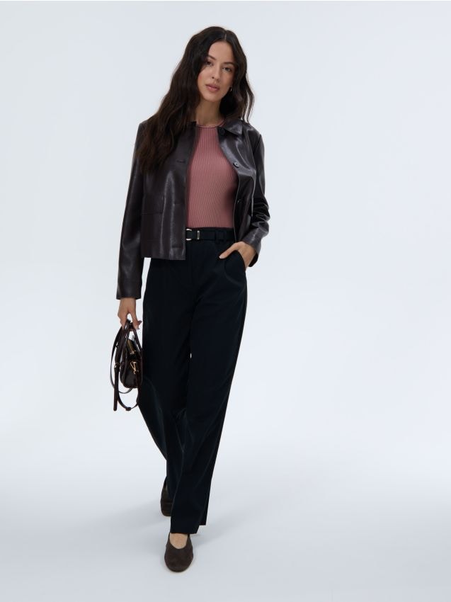 Pantaloni cu croi larg