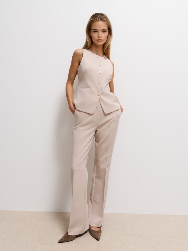 Pantaloni flare