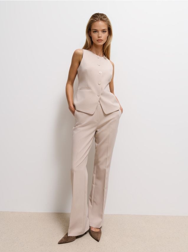 Pantaloni flare