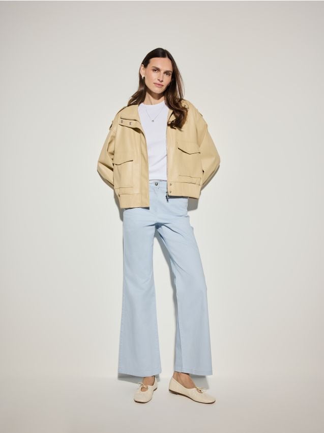 Pantaloni flare