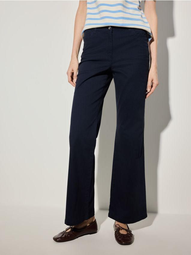 Pantaloni flare