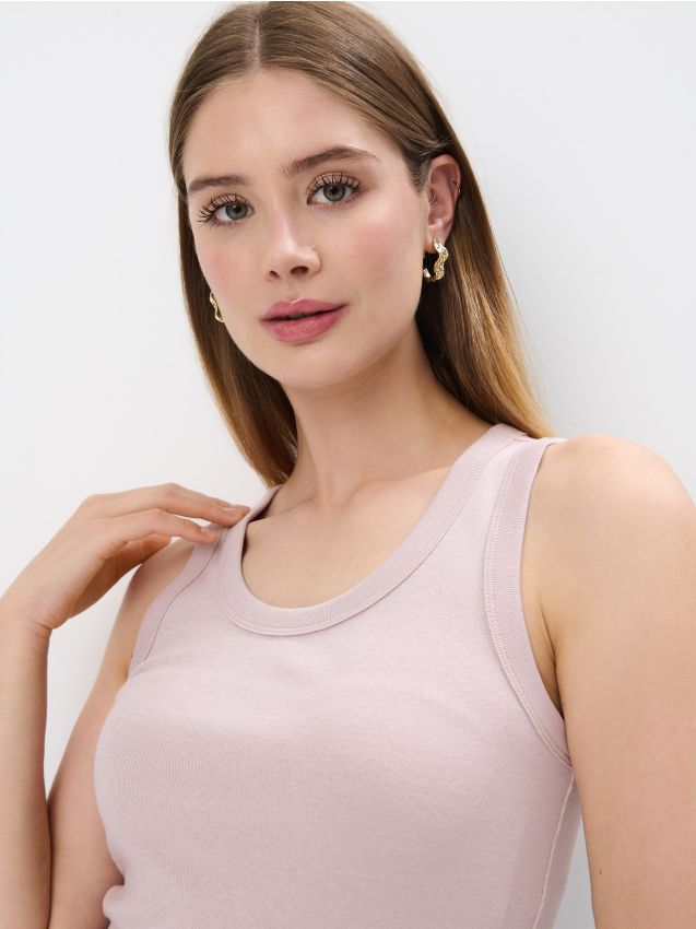 Pudrowy dopasowany top Kolor beżowy - MOHITO - 8871W-08X