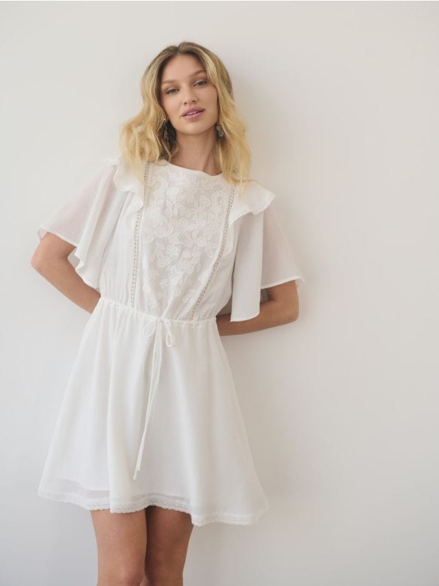 Rochie mini cu croială simplă