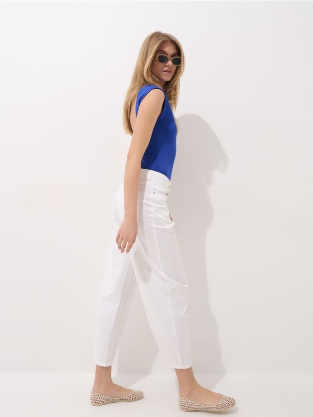 Pantaloni cu croi drept