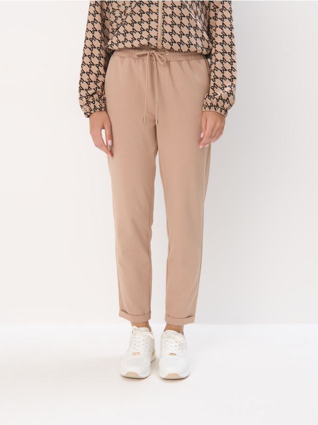 Pantaloni jogger
