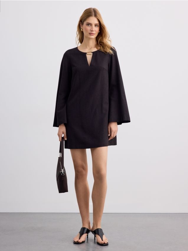 Rochie mini cu detaliu decorativ
