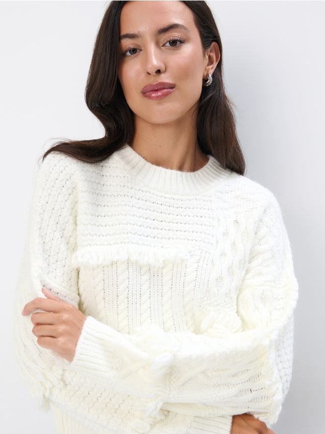 Pulover cu model tricotat deosebit
