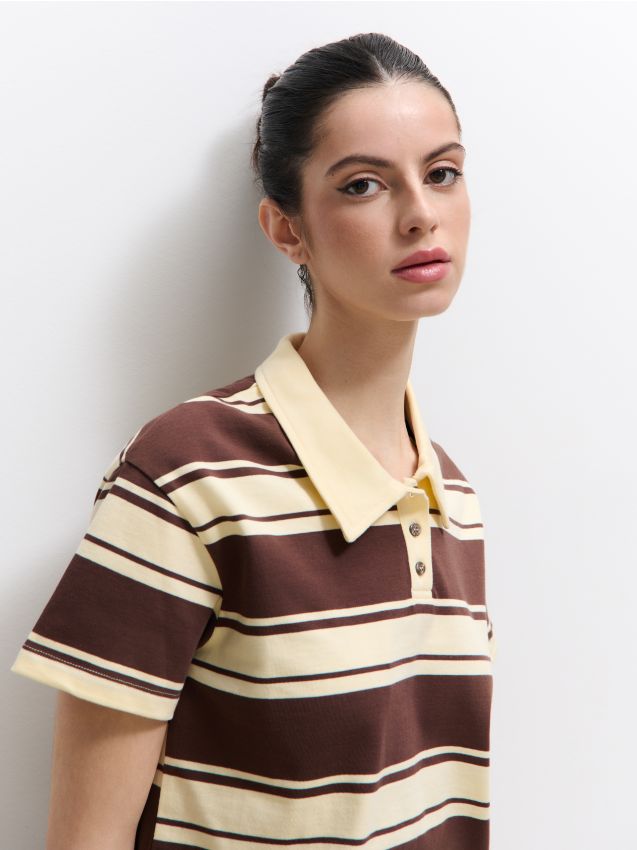 Tricou cu guler