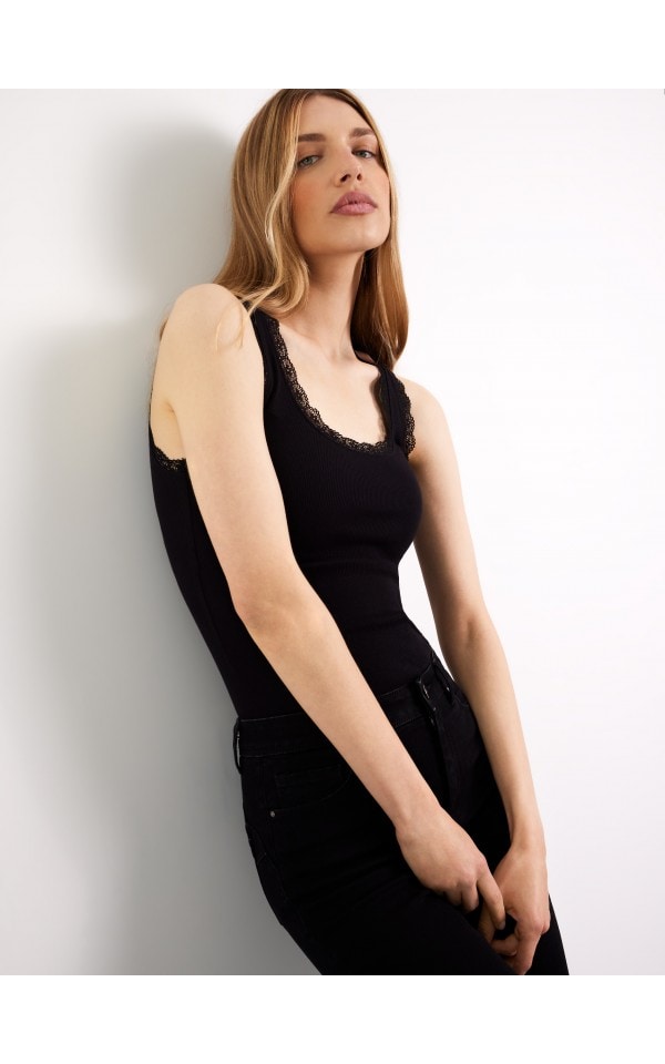 トップス Tostalgic clothing Decorte tops / black Top z dekoracyjną koronką Kolor czarny - MOHITO - 1762Q-99X